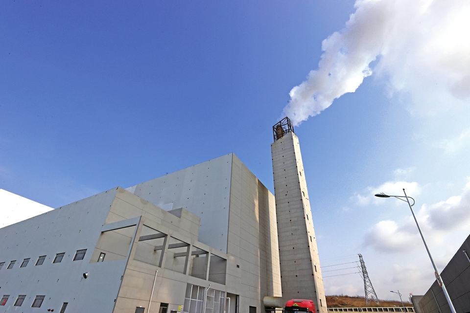 長(cháng)清馬山垃圾焚燒發(fā)電項目日焚燒約1500噸，年發(fā)電2億度，可滿(mǎn)足近6萬(wàn)戶(hù)家庭一年的用電 垃圾焚燒 發(fā)電生金